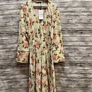 New women’s Zara long sleeve maxi floral pleated V-neck dress medium beige roses